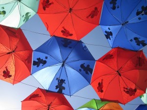 五颜六色的雨伞